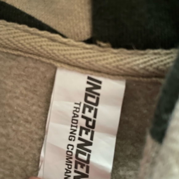 Brand new with no tag men sweater with a hood - Picture 4 of 4